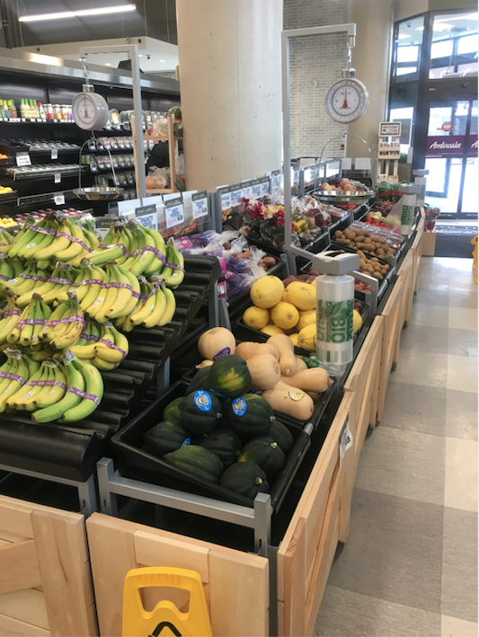 FROM CUSTOM WEIGH SCALE HANGERS, BAG HOLDERS TO ASPARAGUS AND POT HOLDERS WITH WATER AND ICE TRAYS, THE AIRWAVE DISPLAYS ARE ABLE TO FIT ANY CLIENT’S SPECIFIC NEEDS