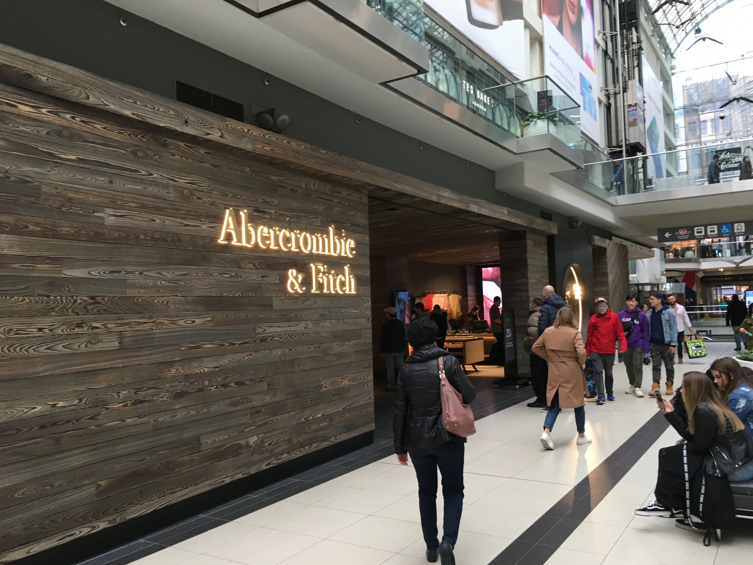 abercrombie square one mall