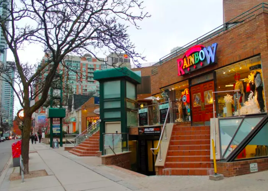 Former store at 101 Yorkville Avenue. Photo: Yellowpages.ca