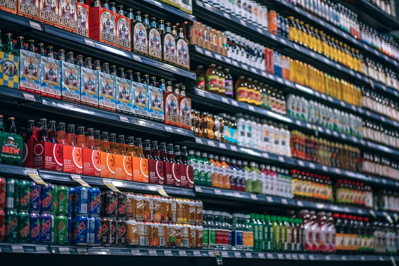 aisle-beverages-bottles-811108.jpg