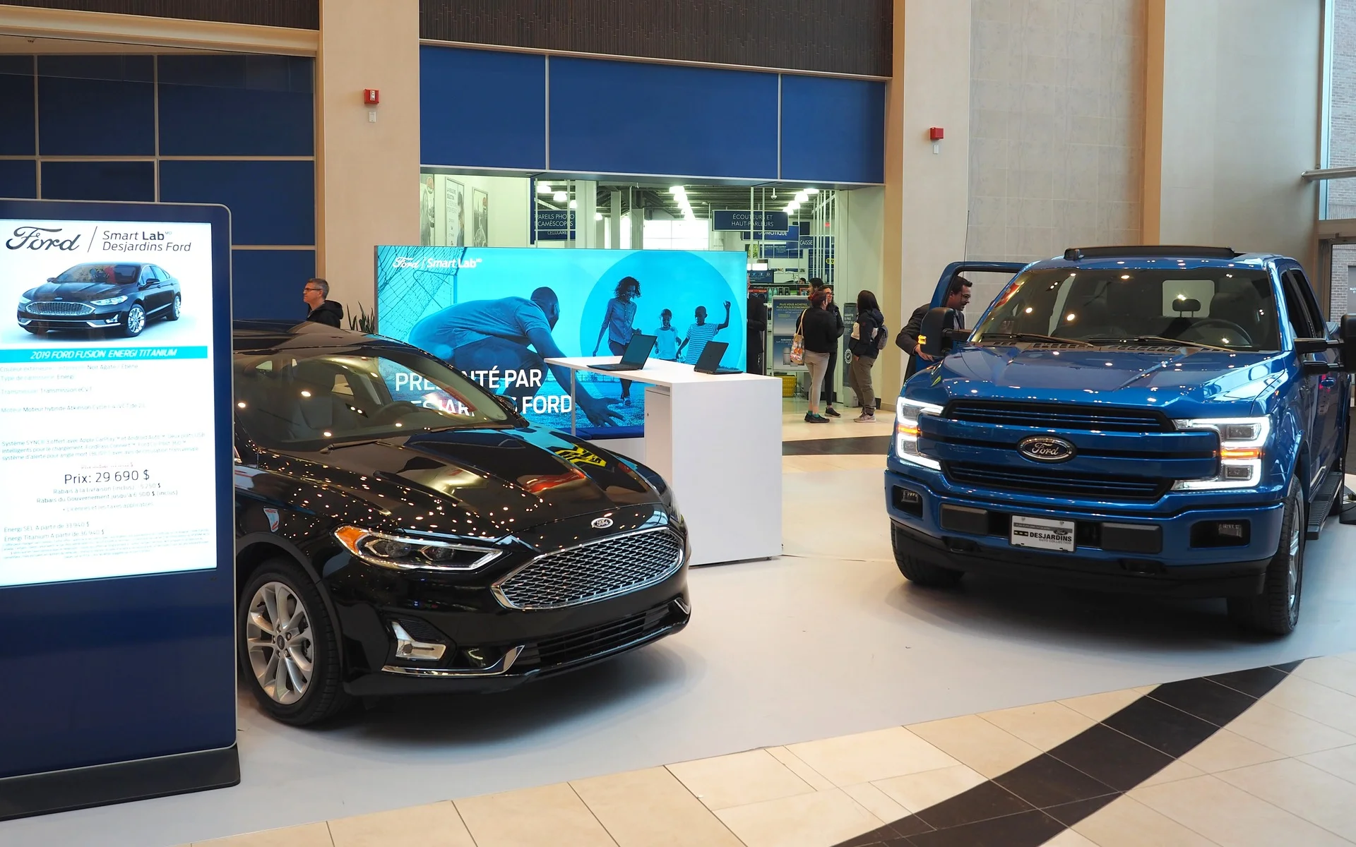 ford smart lab at les galeries de la capitale photo: ford via guideautoweb.com