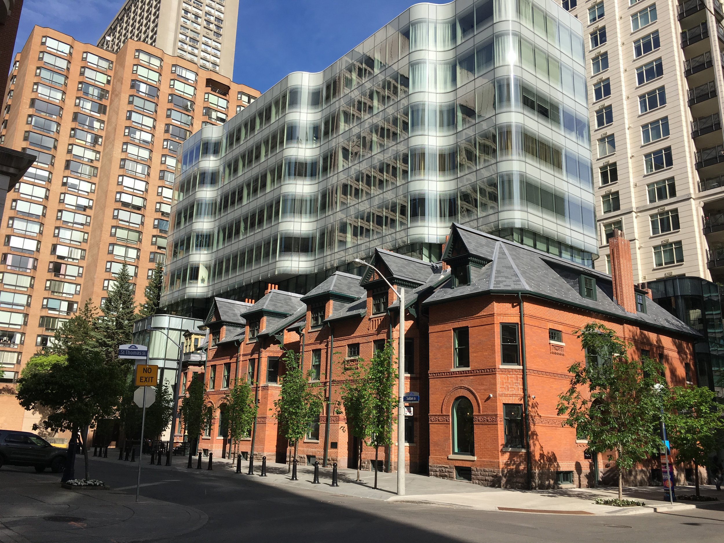 NEWLY RENOVATED 7 ST. THOMAS STREET COMPLEX featuring a row of heritage buildings topped with a unique stratified office building above. PHOTO: CRAIG PATTERSON