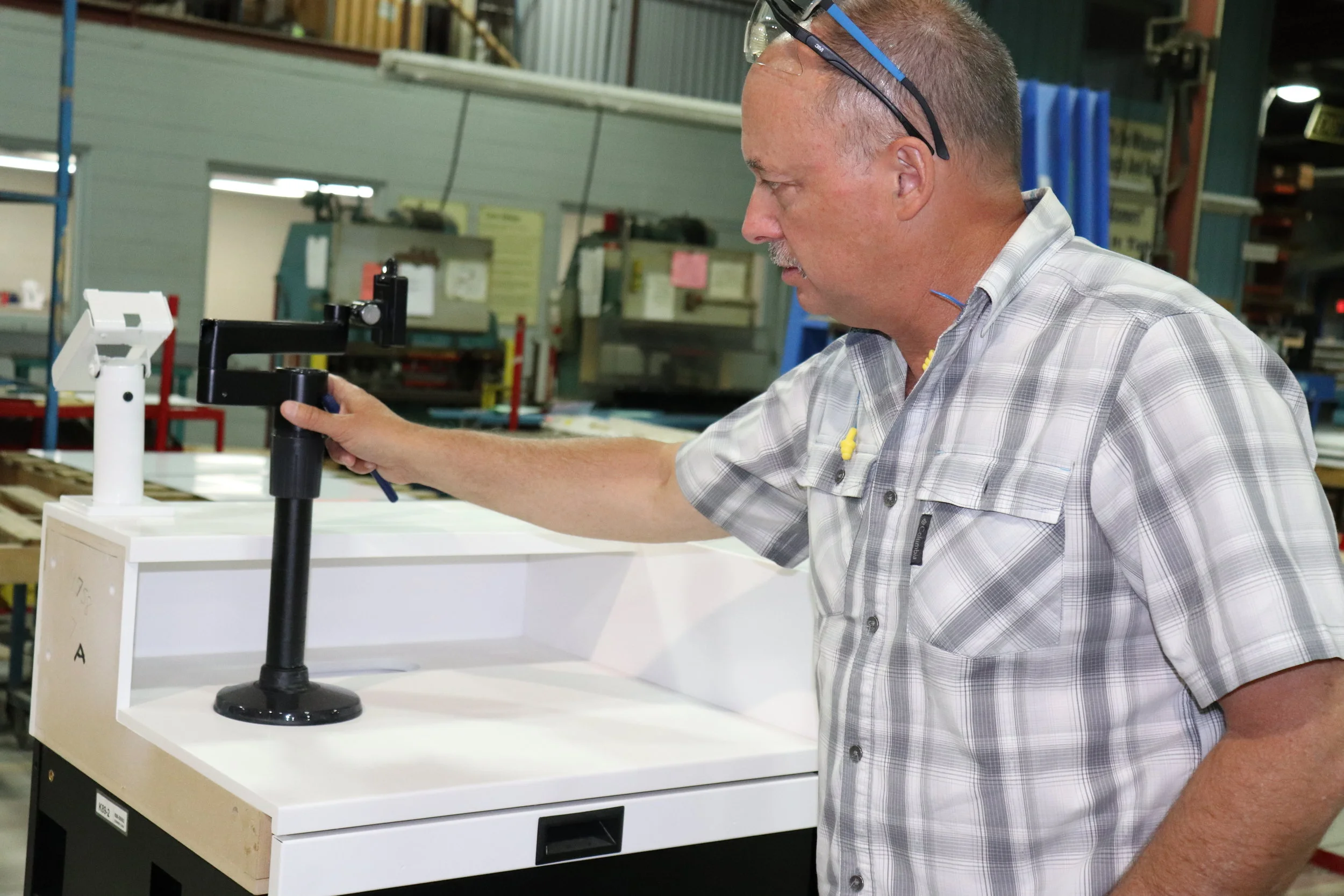Setting up a vendor kiosk, including point-of-sale system at Pan-Oston’s facility in Peterborough, Ontario. PHOTO: PAN-OSTON