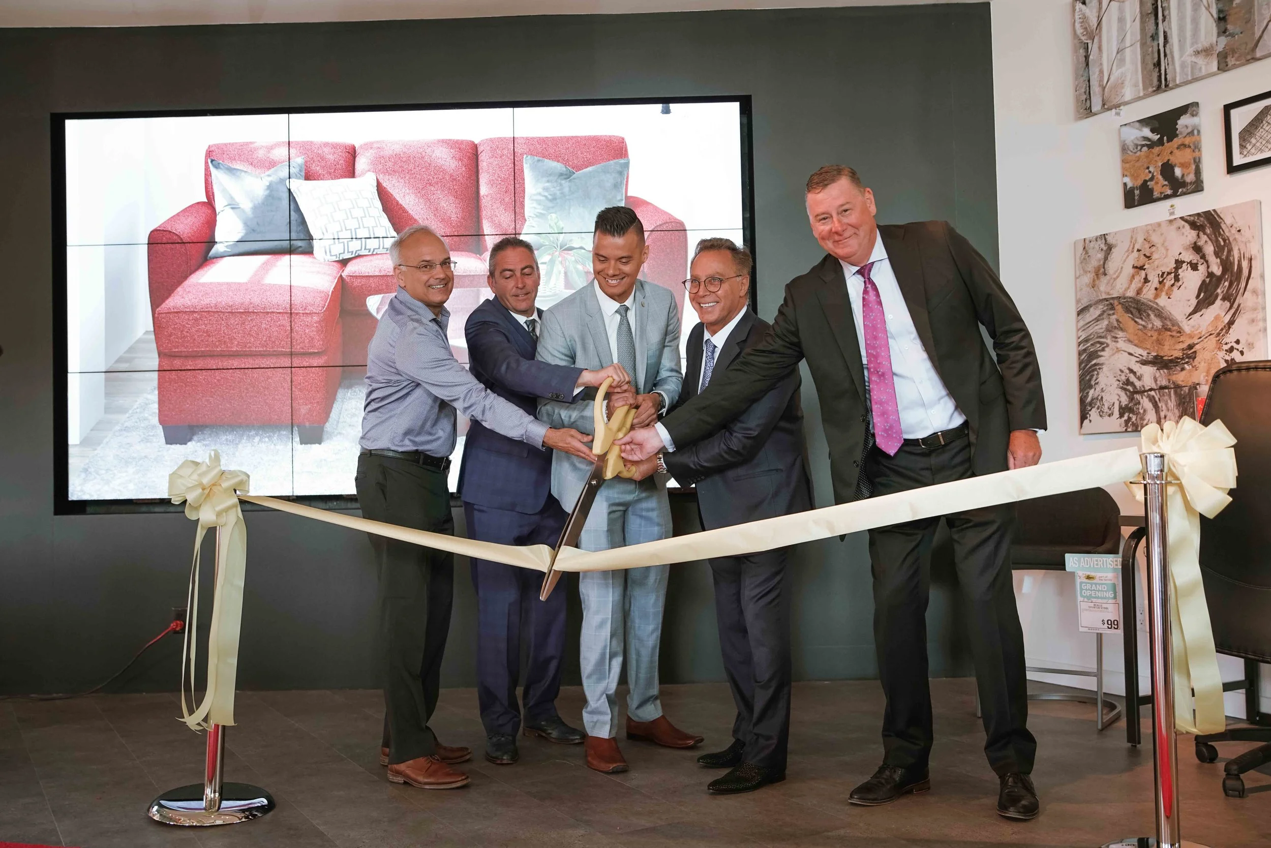 Canadian Furniture Retailer Leon’s Unveils Innovative TechHeavy Concept Store [Photos]