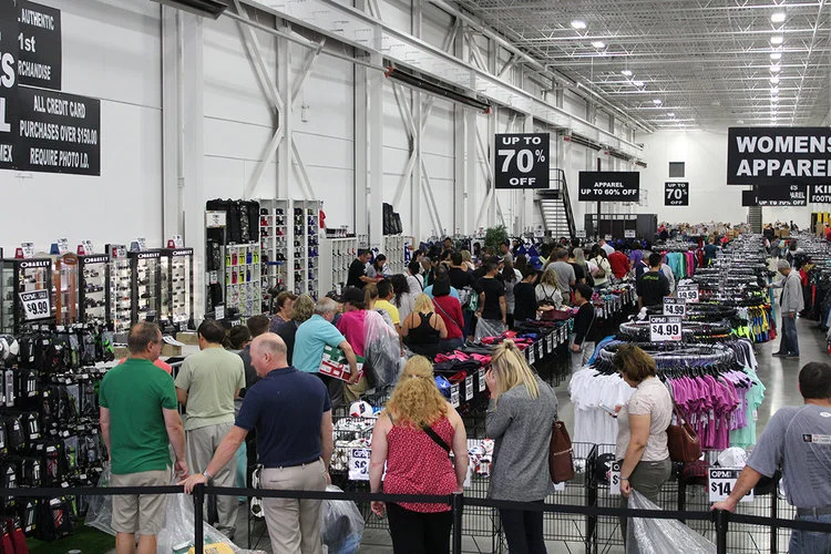 LINEUP AT ONE OF OMP SALES’ SUCCESSFUL WAREHOUSE EVENTS. PHOTO: OPM SALES