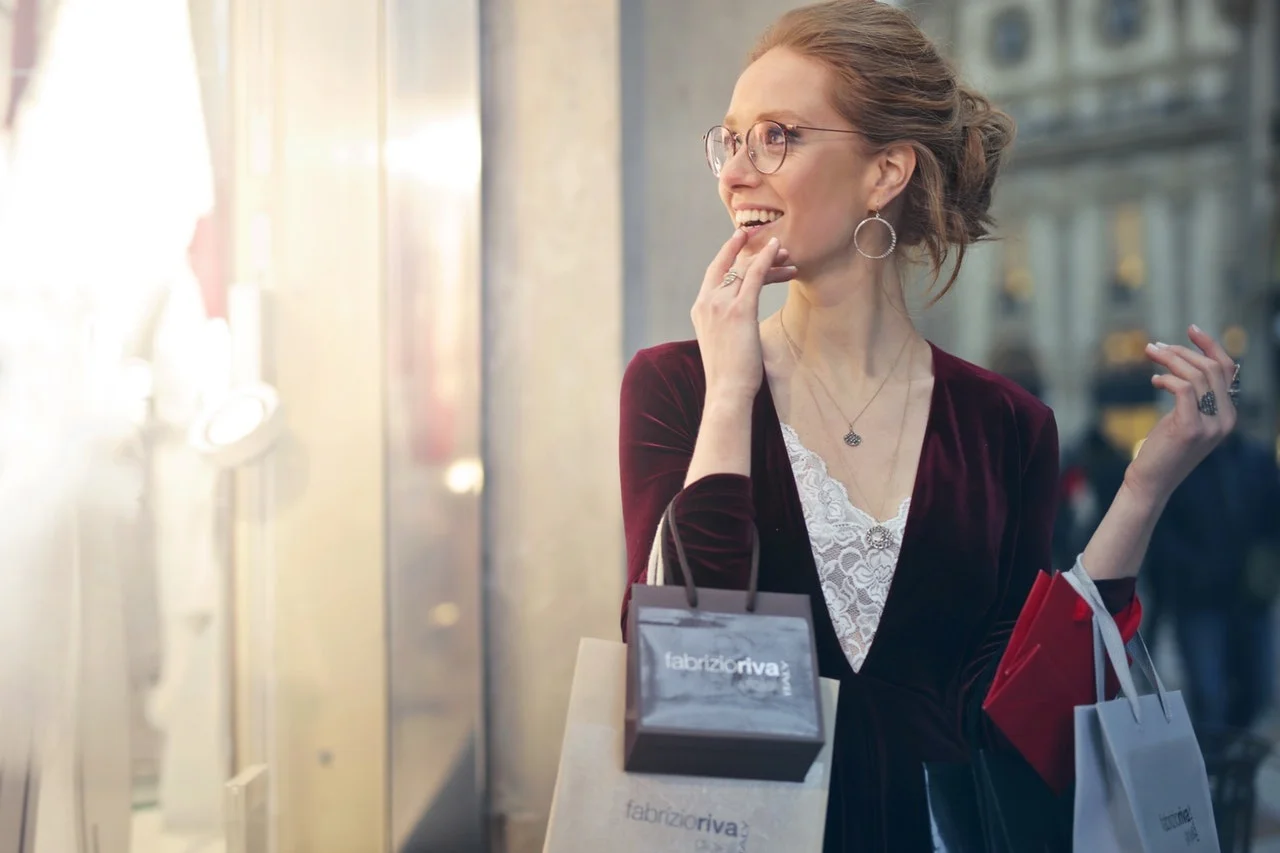 attractive-bags-beautiful-975250.jpg
