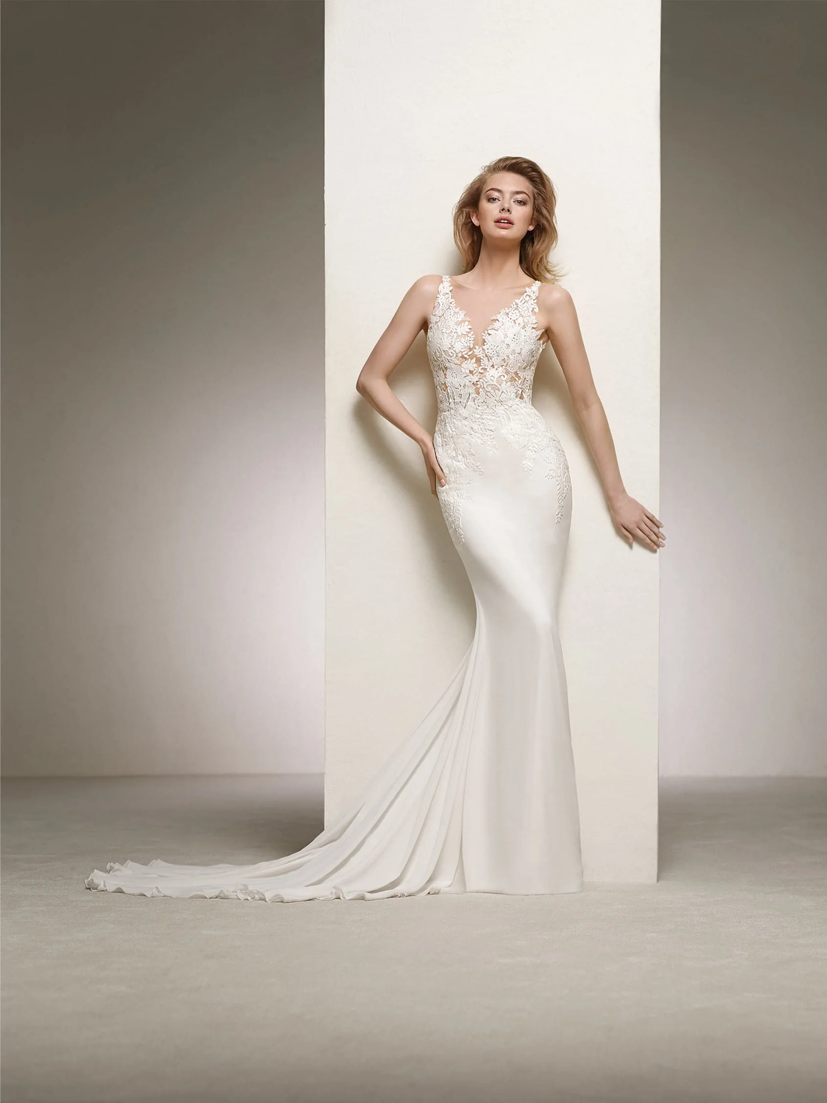 Stunning mermaid dress style.