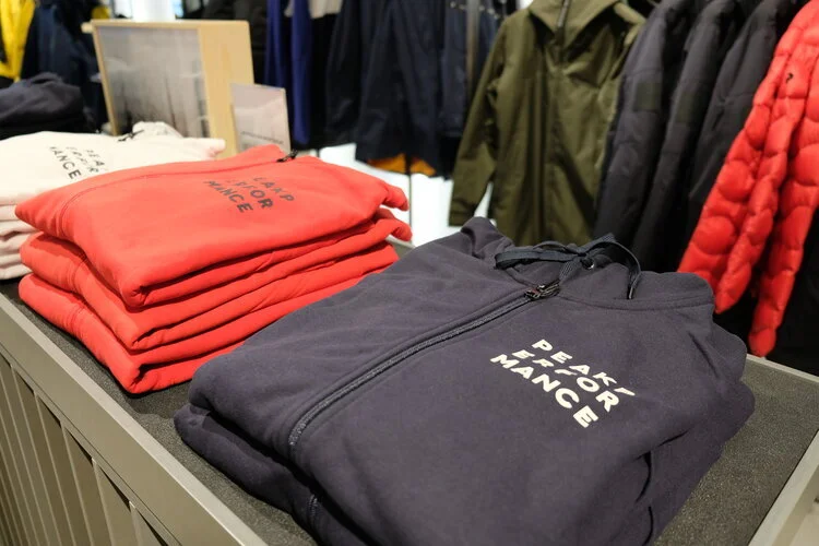 photo: PEAK PERFORMACE (CF CARREFOUR lAVAL)