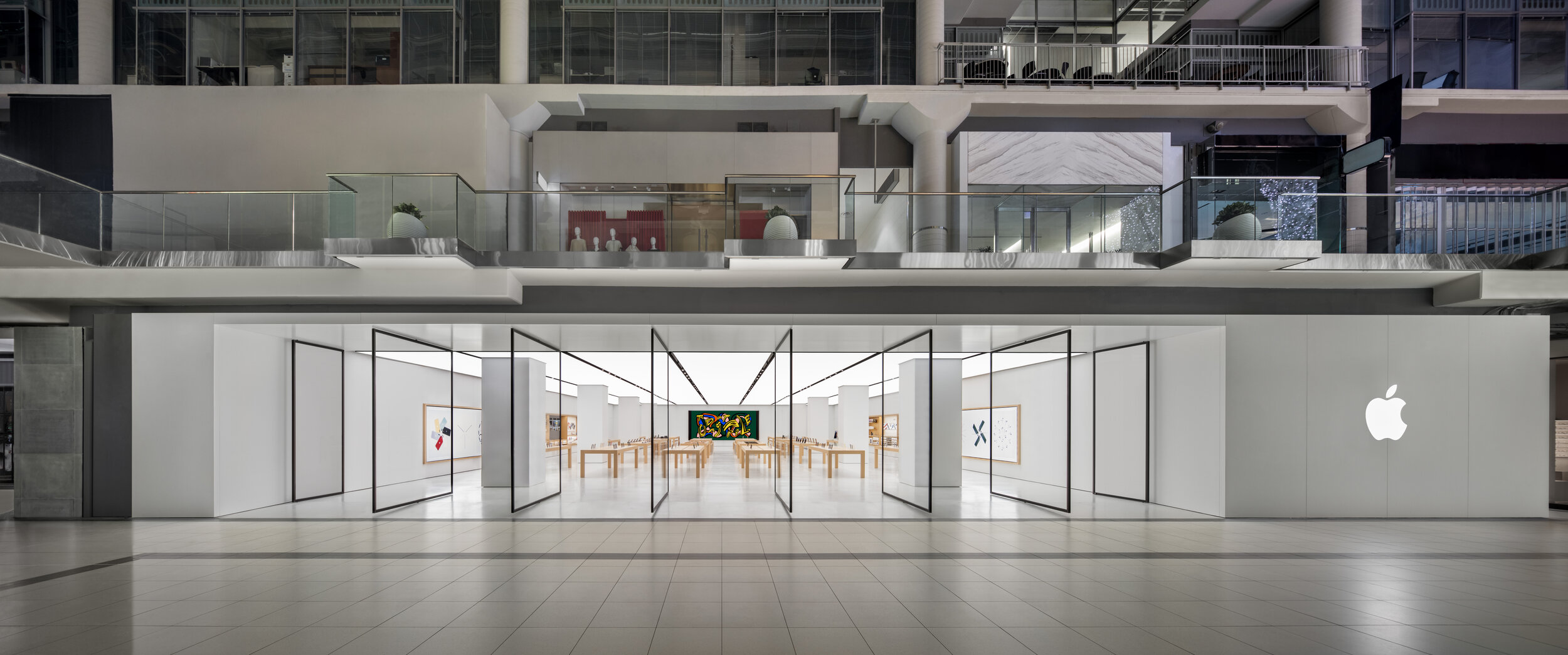 CF TORONTO EATON CENTRE LOCATION. PHOTO: APPLE