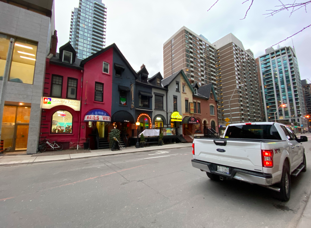 yorkville area of toronto. photo: craig patterson