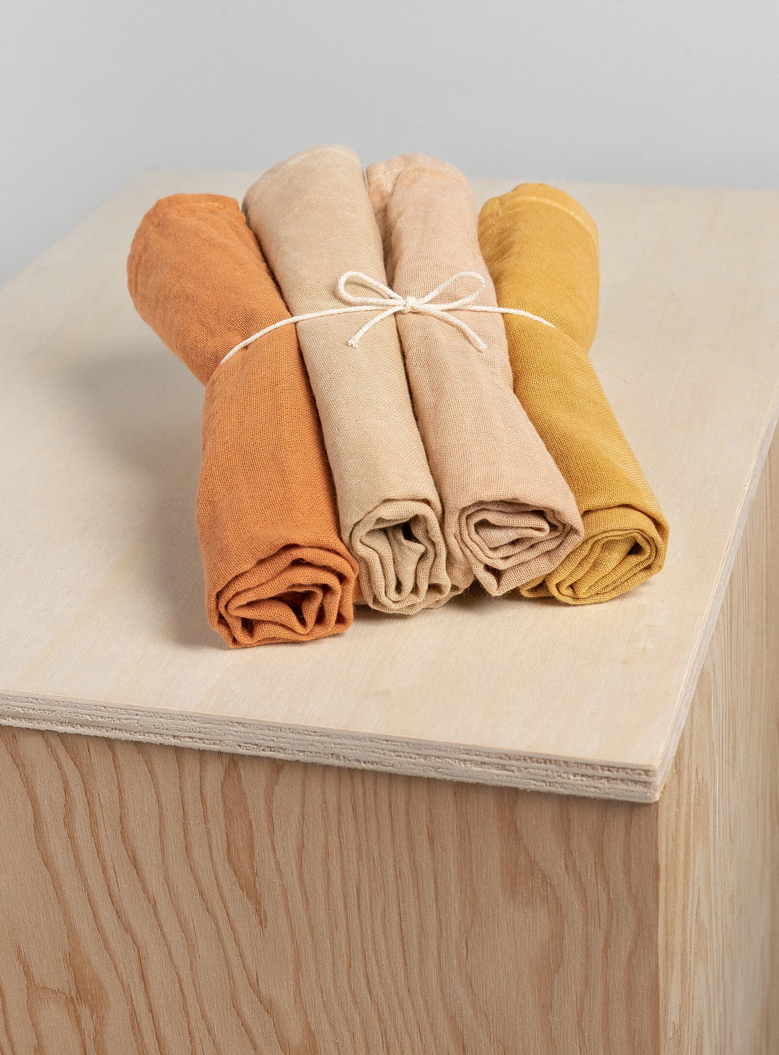 plant coloured organic cotton napkins. photo: la petite leonne