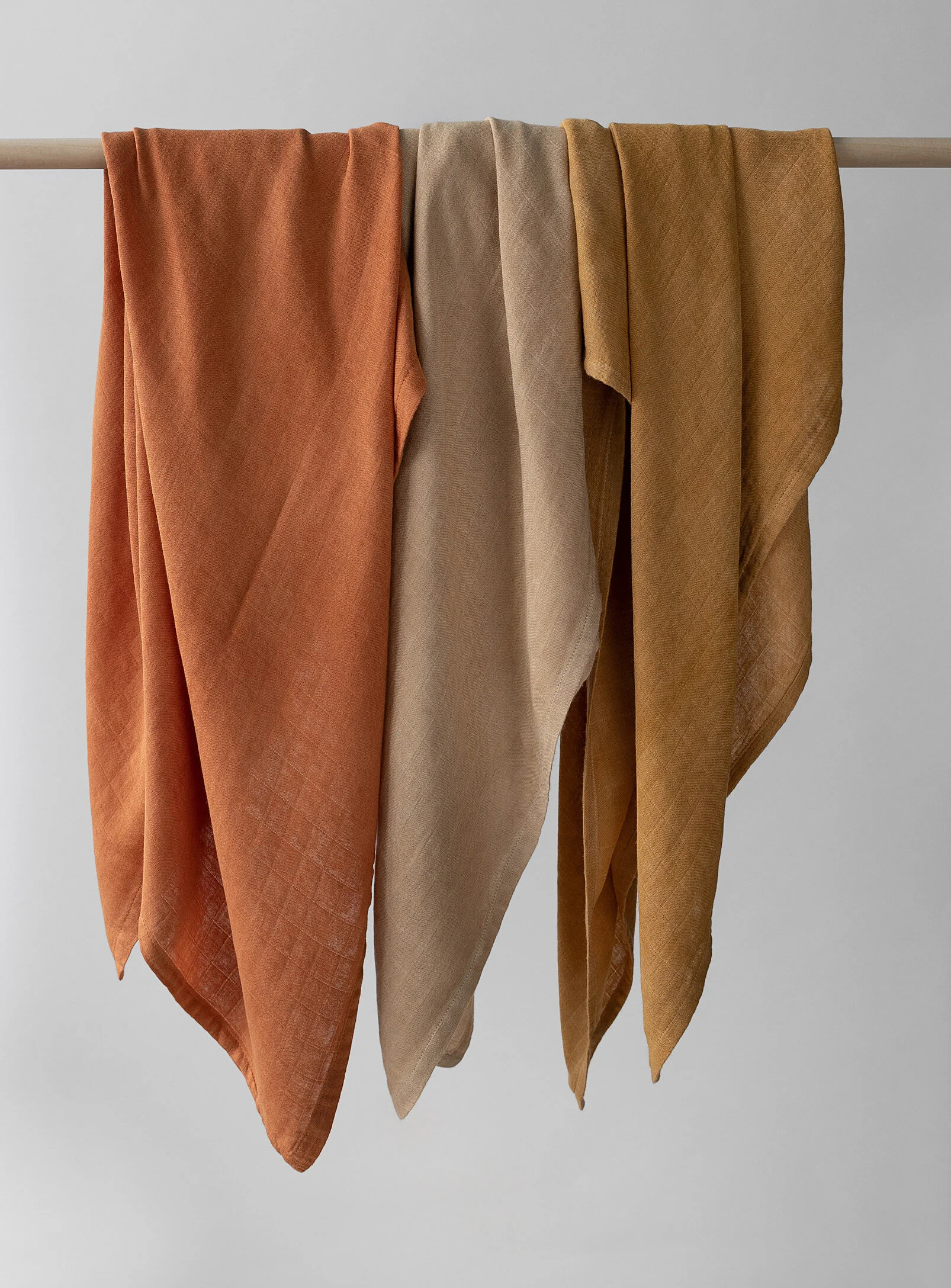 plant coloured swaddling blankets. photo: La petite Leonne