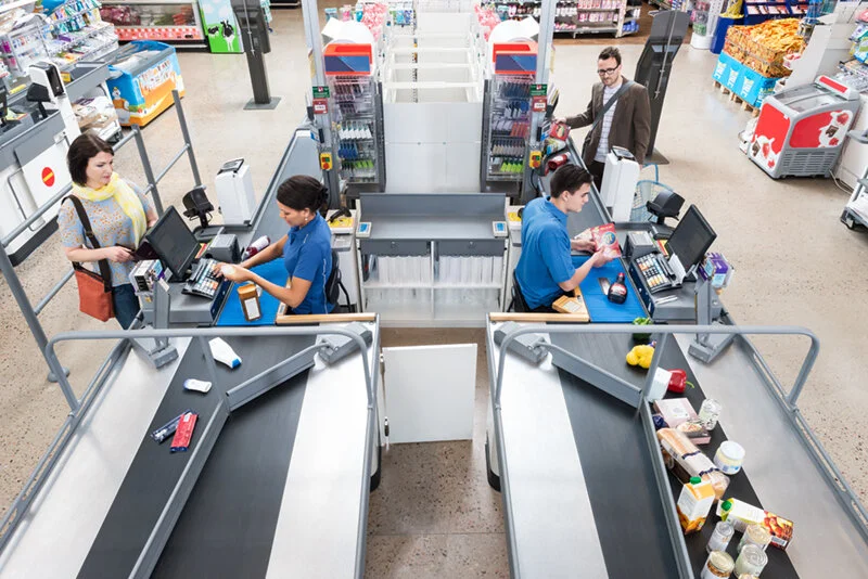checkout_2_cashiers_1404_lo.jpg