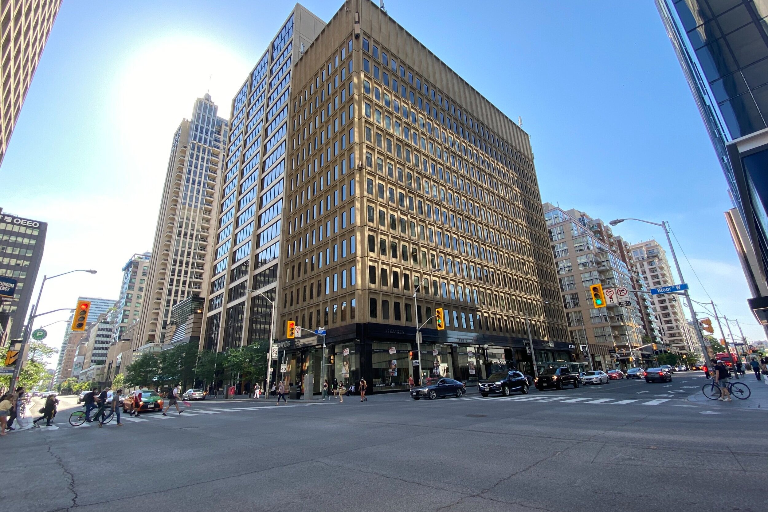 Major Optical Chain Secures Mink Mile Space at the ‘Best Retail Corner in Canada’