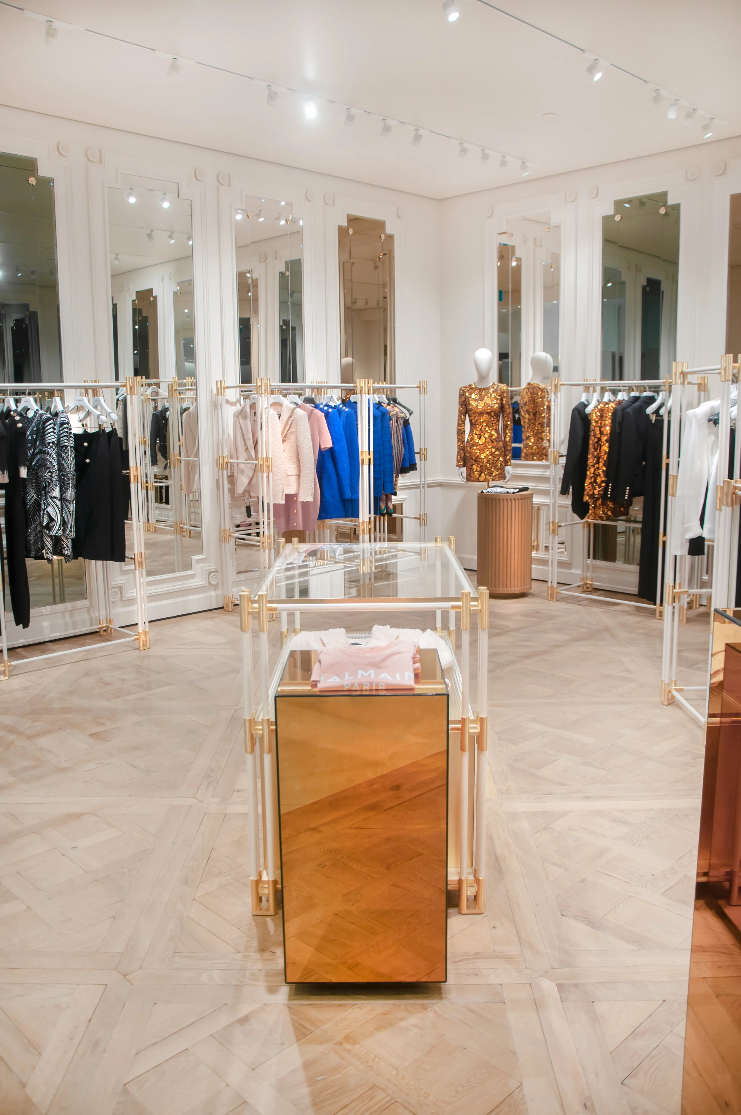 INTERIOR OF NEW BALMAIN BOUTIQUE AT YORKDALE SHOPPING CENTRE. PHOTO:    Amachris Corporation