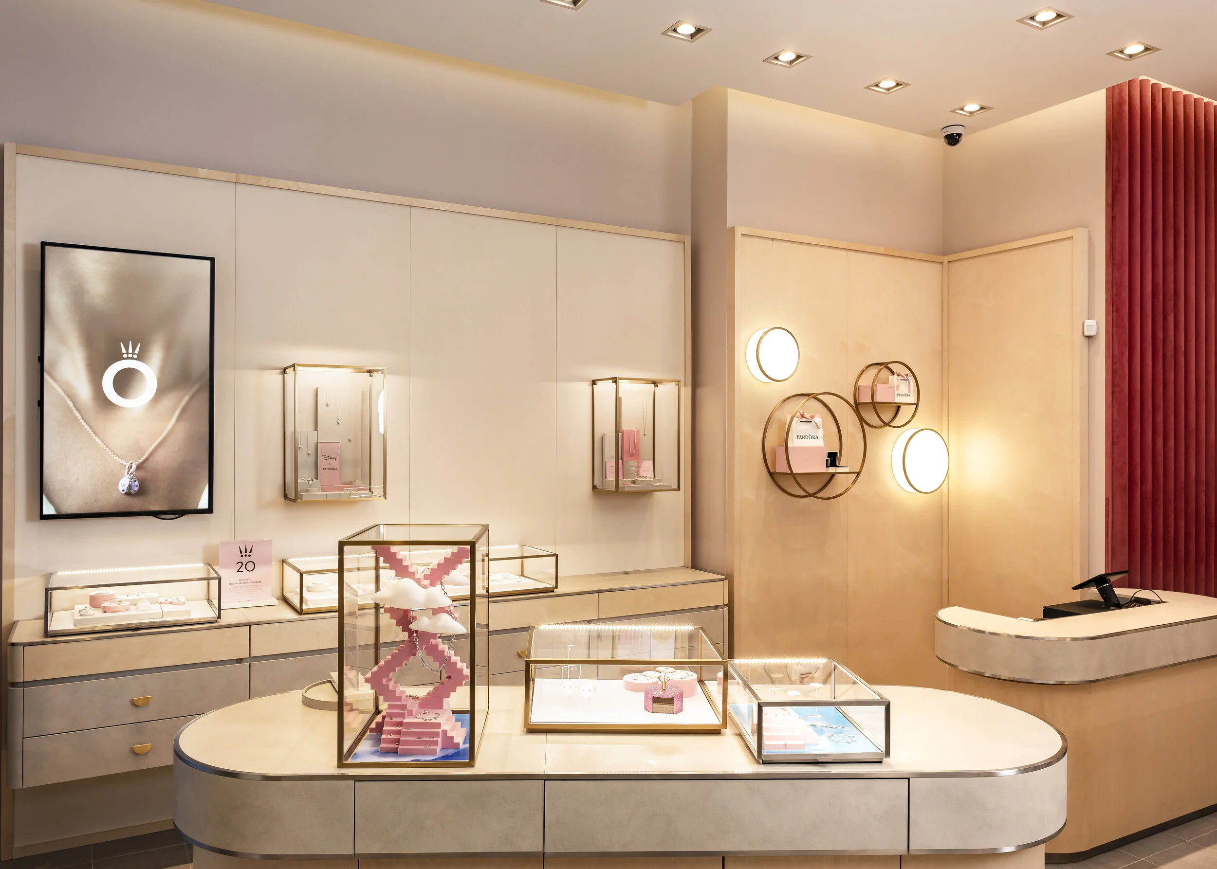 Pandora Jewellery Launches FirstinCanada Concept Store in Montreal
