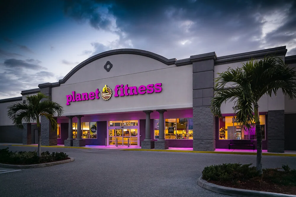 exterior of planet fitness location. photo: planet fitness