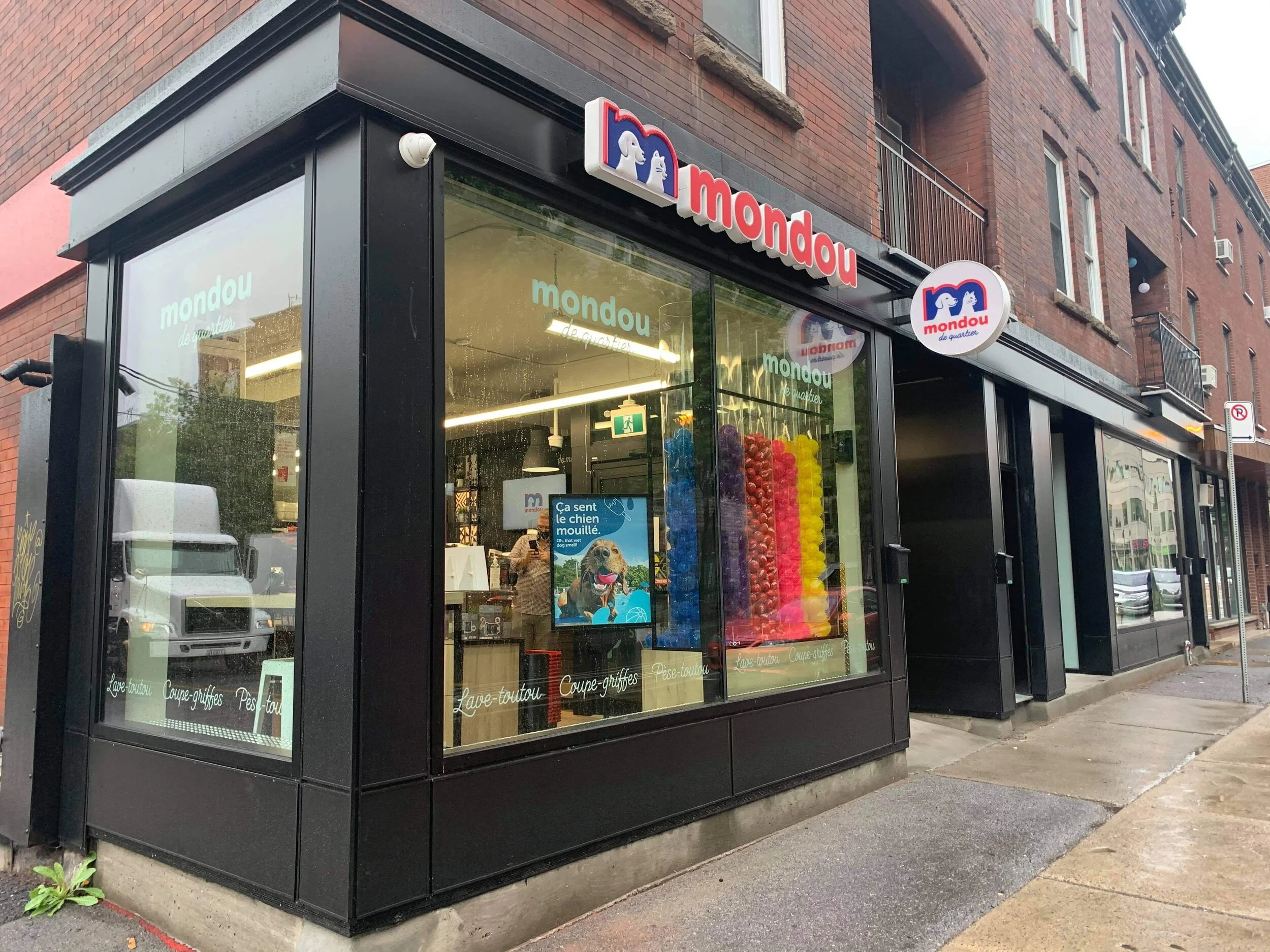 Pet Retailer 'Mondou' Expands Urban Store Concept in Montreal [Photos]