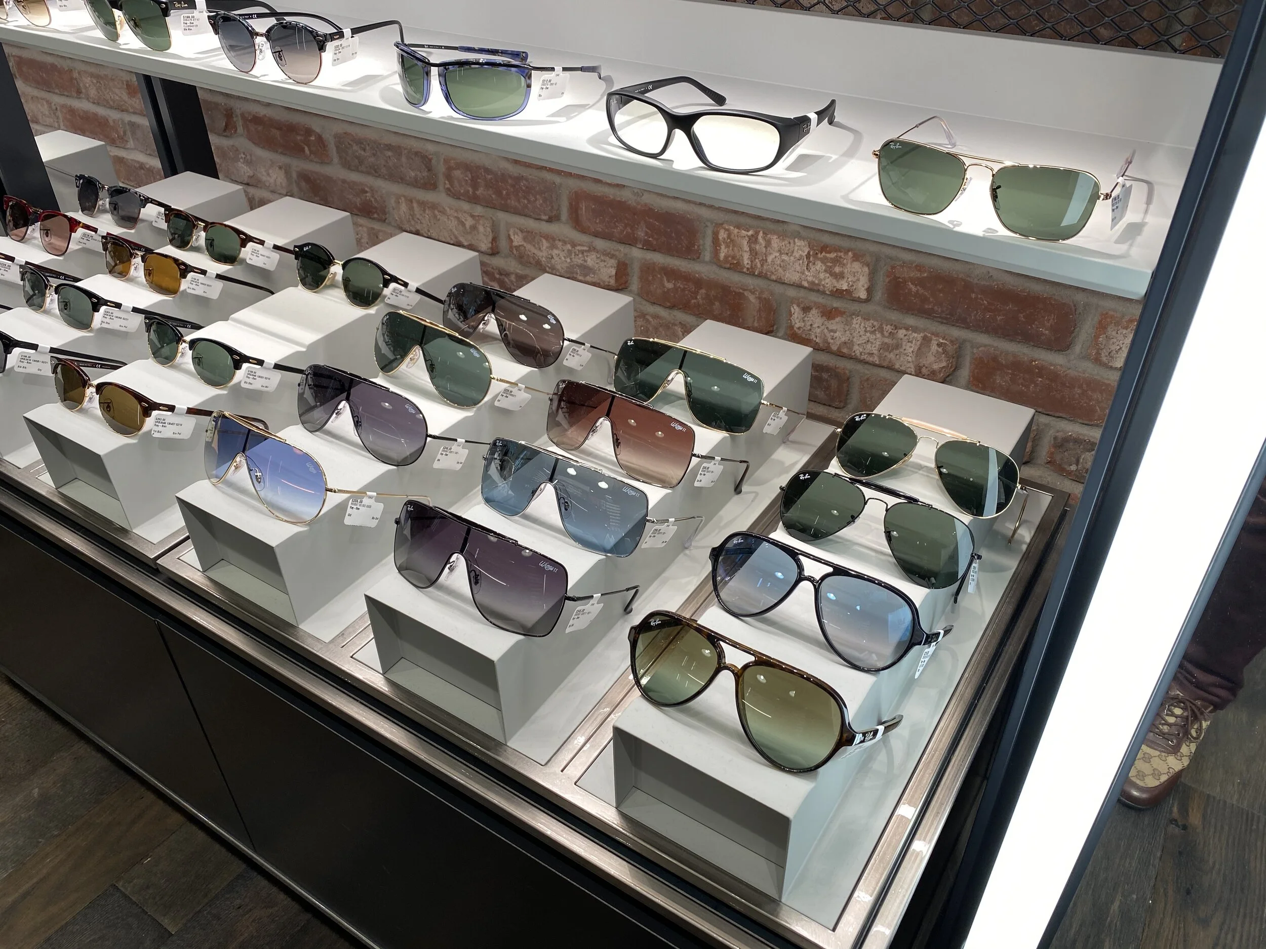 RayBan Opens 1st Standalone Store in Canada