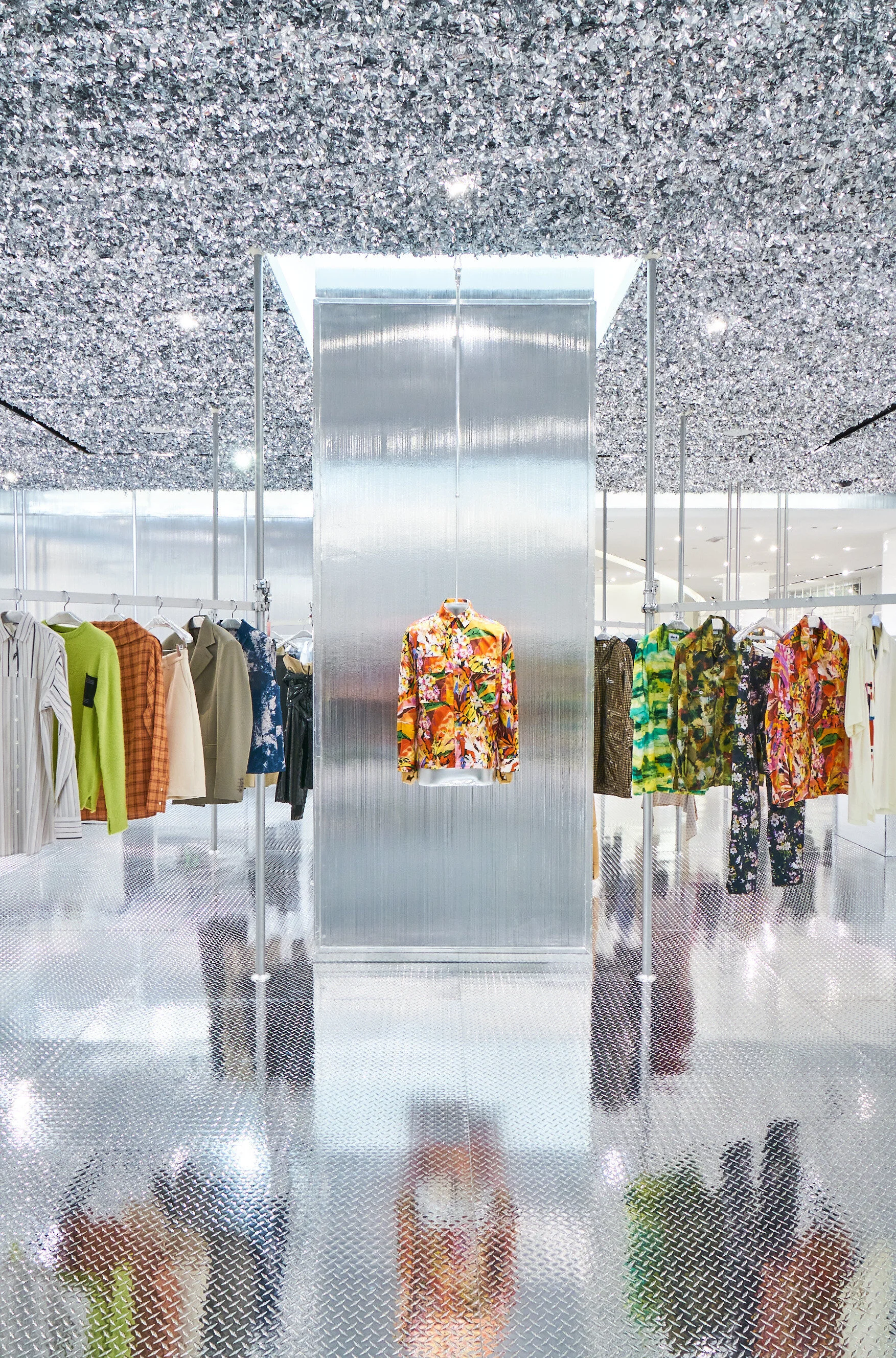 IMAGE OF THE ROOM IN VANCOUVER’S HUDSON’S BAY showcasing the intentional clinical design. PHOTOS: HUDSON’S BAY
