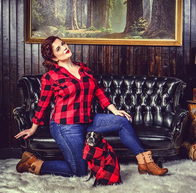 **Sneak Preview** of a new Brand for one of my courses.
Getting my sexy lumberjack on for a program I’m releasing in a few months.
What do you think?
This is part of my process of becoming an influencer. Check out the story & process for you to become an influencer.. link in bio!