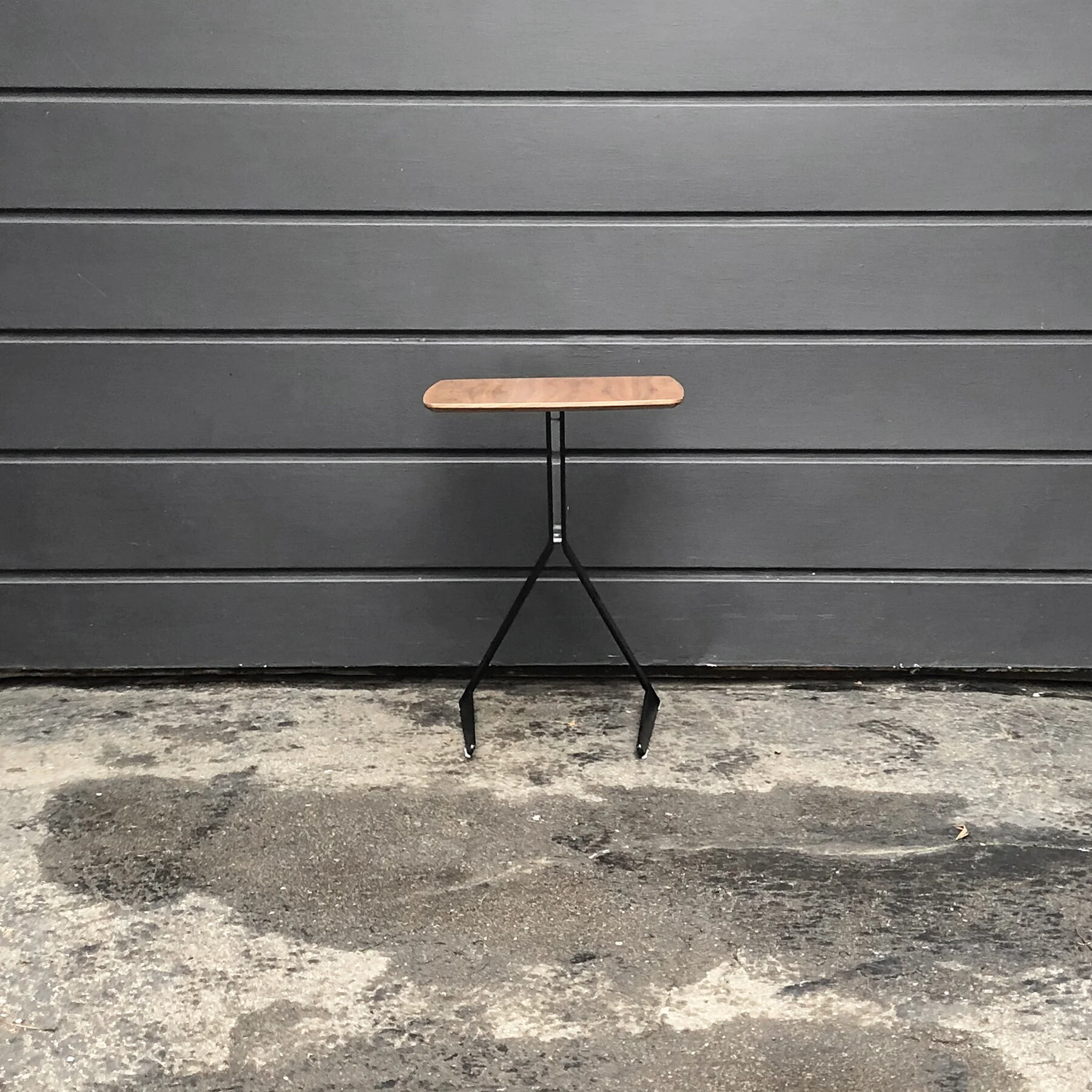 Walnut_Side_Table_01.jpg