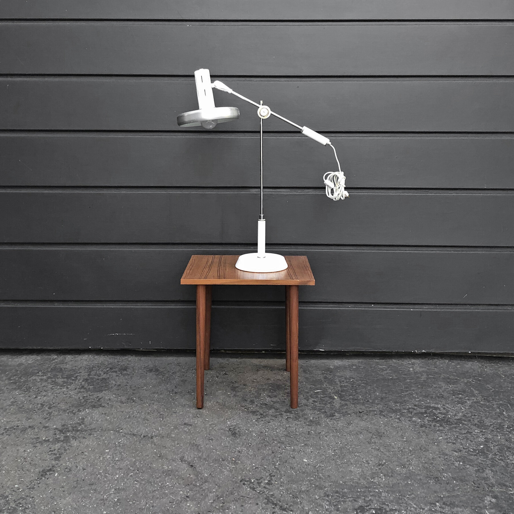 MCM_Table_Lamp_01.jpg