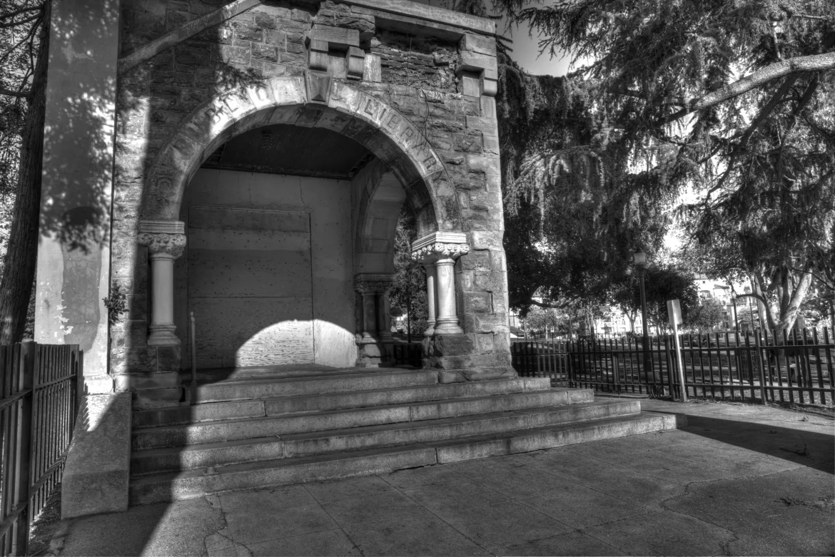 Memorial Arch
