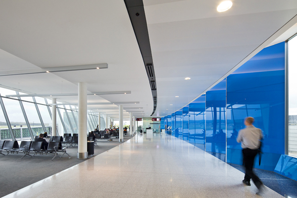 Considered the heart of the development is the 1500 m2 long, 16m high, glazed atrium. Serving as the building’s architectural focal point on approach, the soaring glass concourse sits on the afore mentioned axis acting as a reception point for departing passengers and “… a memorable processional way to the departure gates” explains architect Hal Guida of GMB Architects .