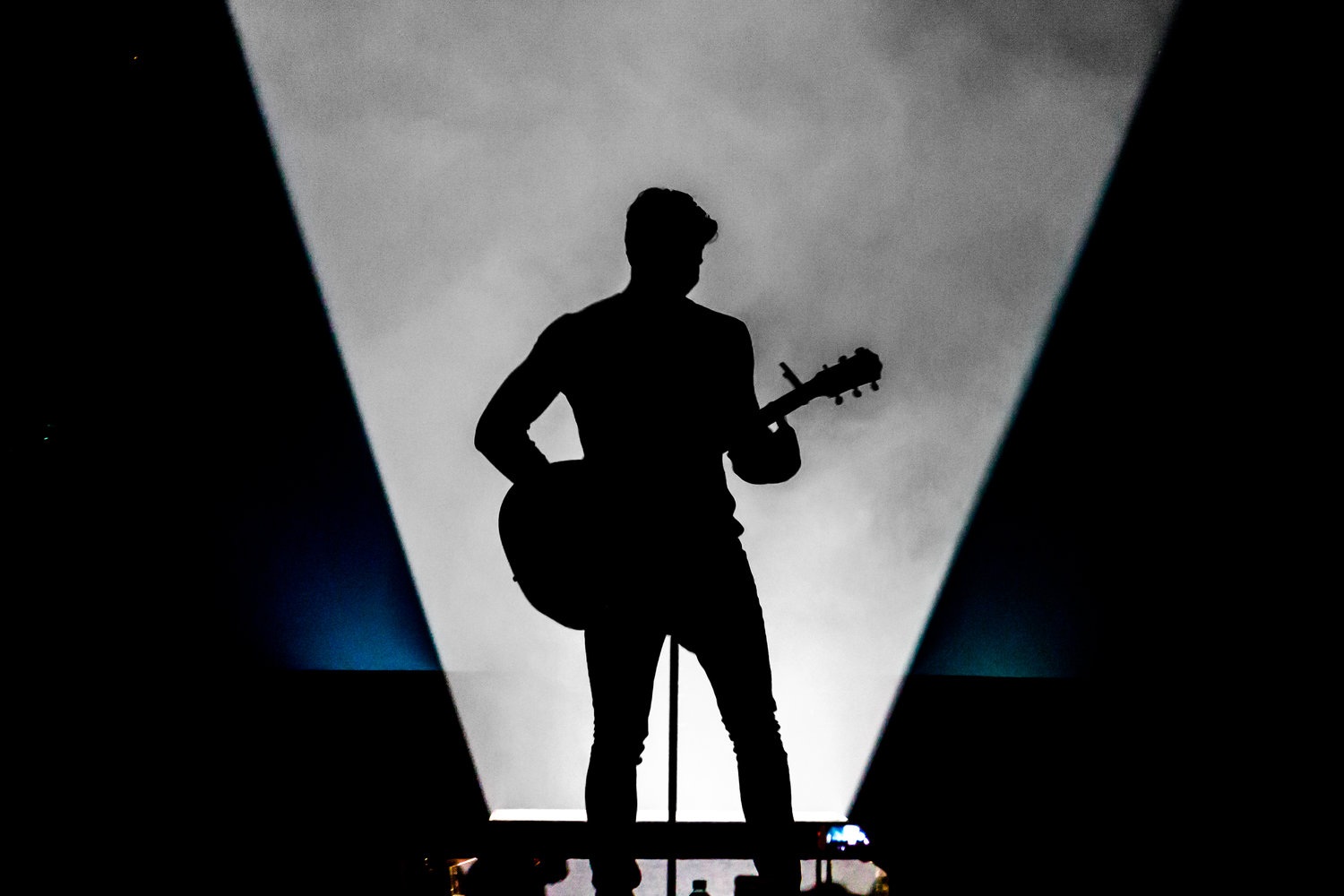 SHAWN MENDES . ILLUMINATE