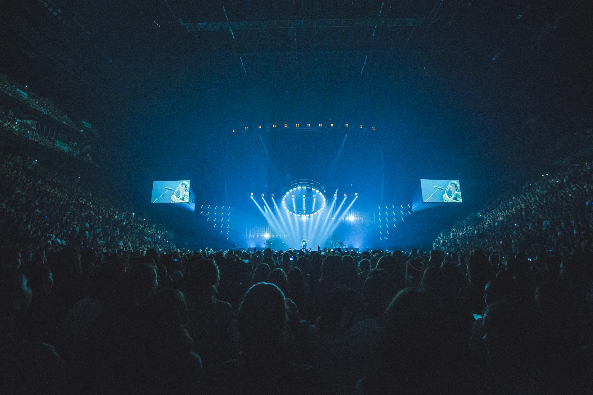 SHAWN MENDES . ILLUMINATE