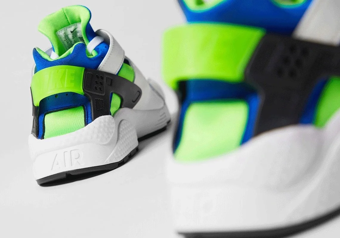 Nike-Air-Huarache-DD1068-100-05.jpg