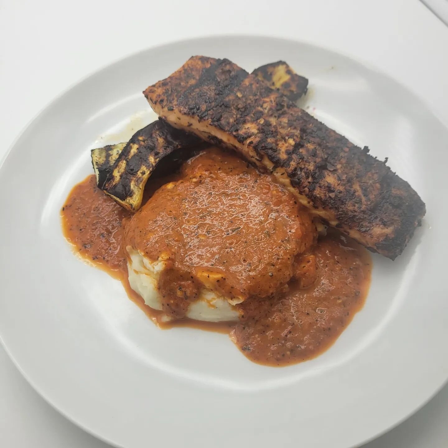 Grilled salmon, roasted red pepper sauce mashed potatoes and veggies with Rub it Right all over all of it!