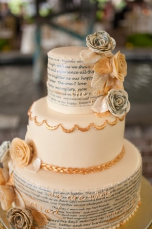 Of course, no book themed nuptial would be complete with a book themed adorable cake, right?! Love the mix of page flowers and gold. 
