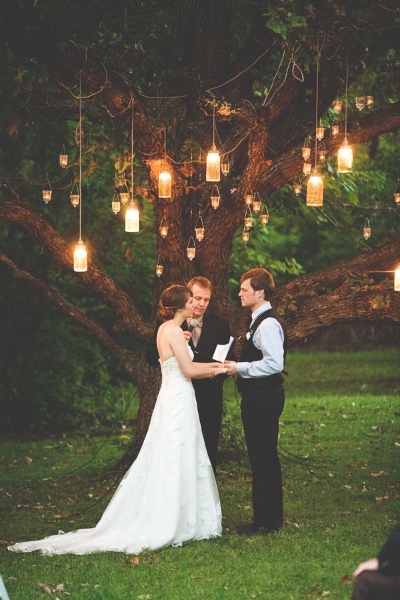 The backdrop of nature is beautiful all on it's own. You can do simpler decor & let the outdoors speak for itself.