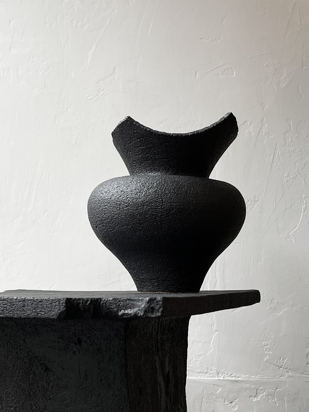 1.Black Stone Vase-1.jpg