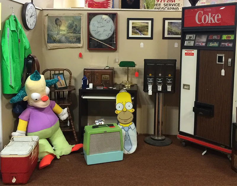 So there's not just one thing in this room that's interesting...it's all of 1987 up in here. AWESOME.