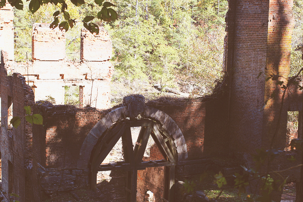 jotorrijos-jo-torrijos-asimplerdesign-a-simpler-design-hunger-games-mockingjay-sweetwater-creek-mill-set-1.jpg