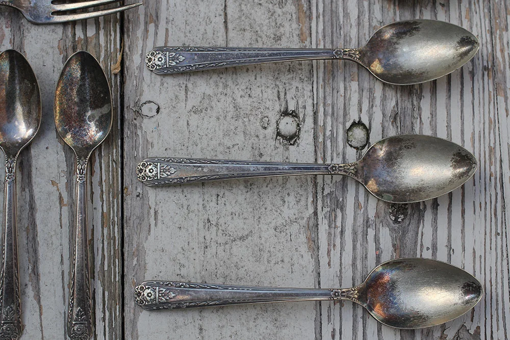 a-simpler-design-asimplerdesign-jo-torrijos-vintage-silver-flatware-antique-styling-props-1.jpg