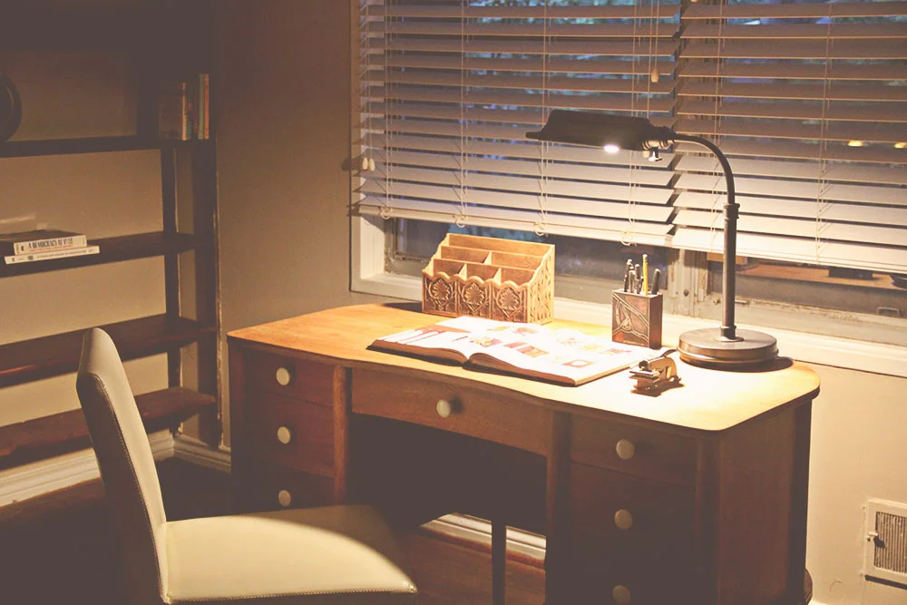 asimplerdesign-a-simpler-design-jotorrijos-jo-torrijos-home-staging-office-mid-century-desk-1.jpg