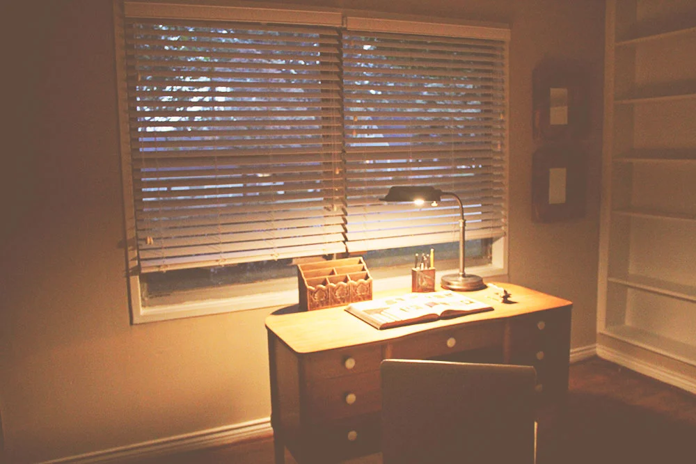 asimplerdesign-a-simpler-design-jotorrijos-jo-torrijos-home-staging-office-mid-century-desk-1.jpg