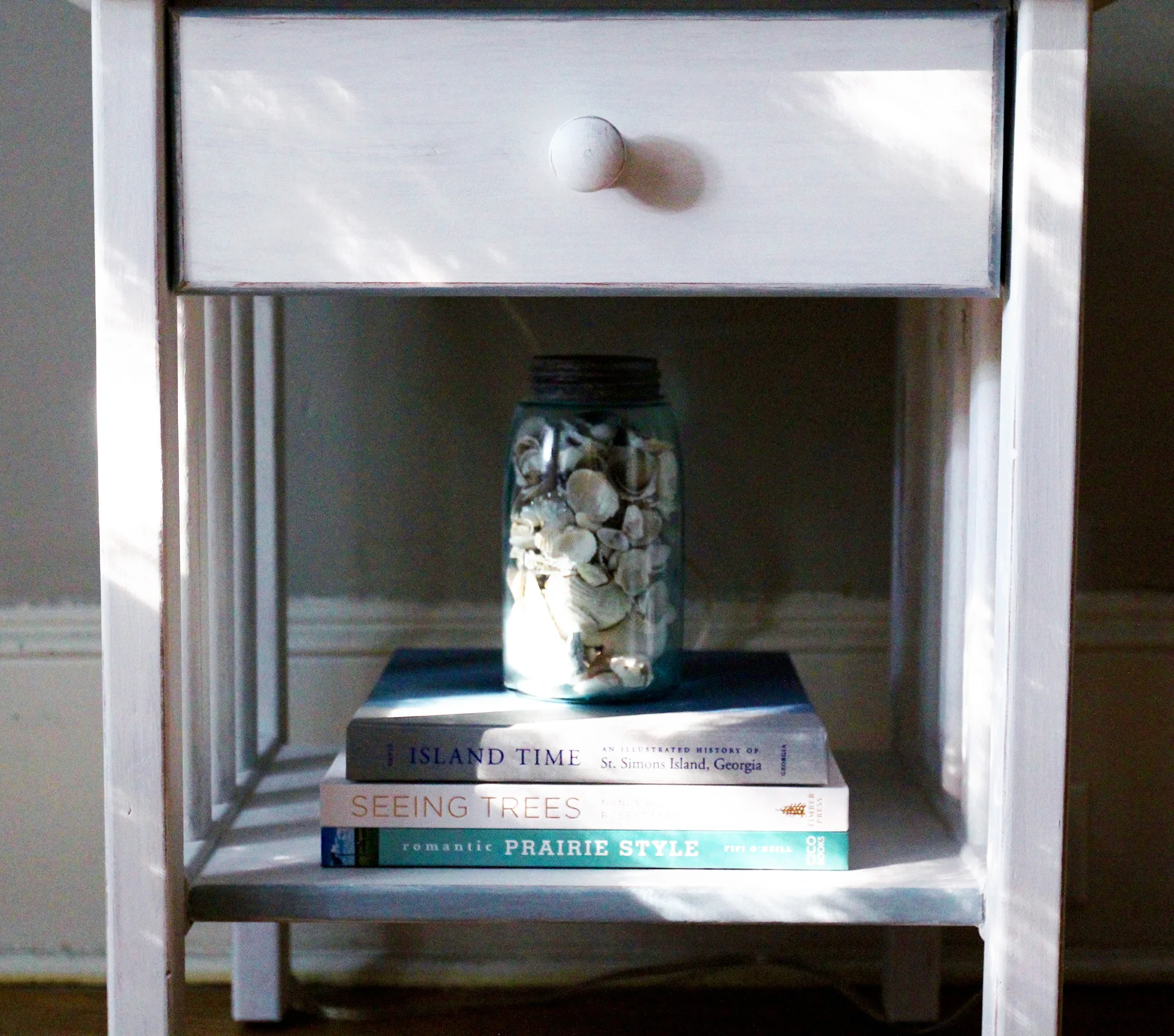 jo-torrijos-a-simpler-design-annie-sloan-pure-white-gray-trim-nightstand-atlanta-painted-furniture-7.jpg