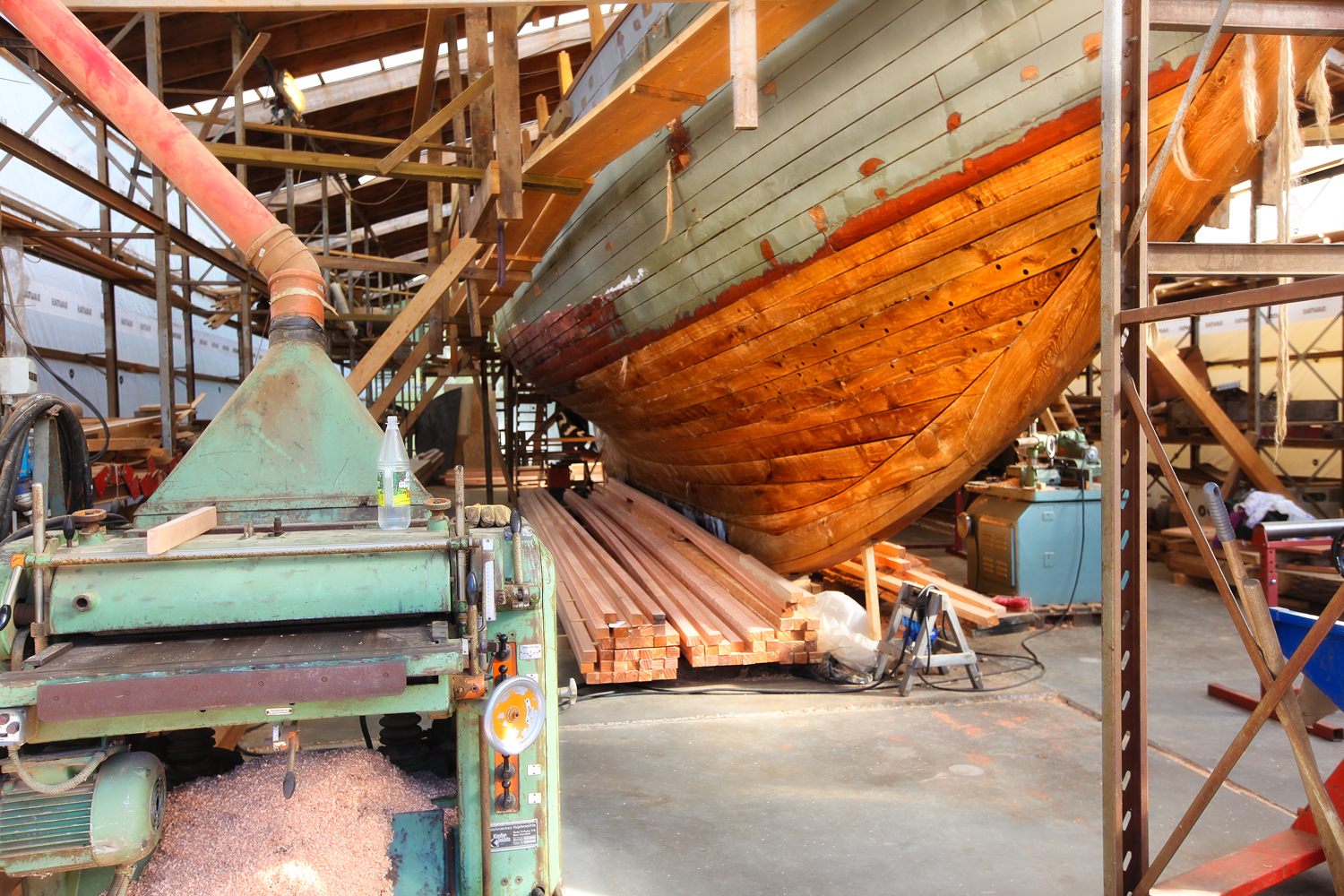   The Maritime Center shipyard is located in the famous boat builder Bjarne Aas' old mast house. The shipyard specializes in wooden boats. They are now a highly recognized center of excellence for the protection of vessels. Here, owners of traditiona