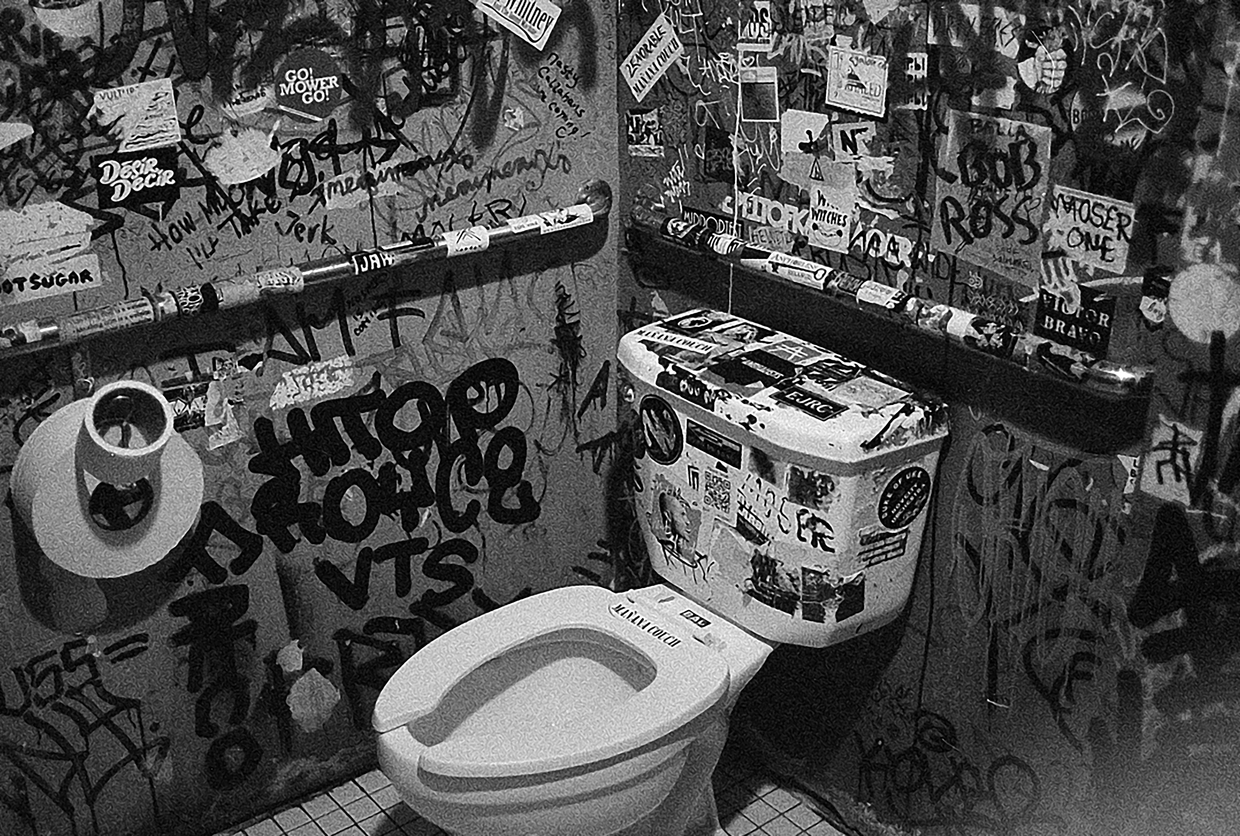 cake-shop-toilet.jpg