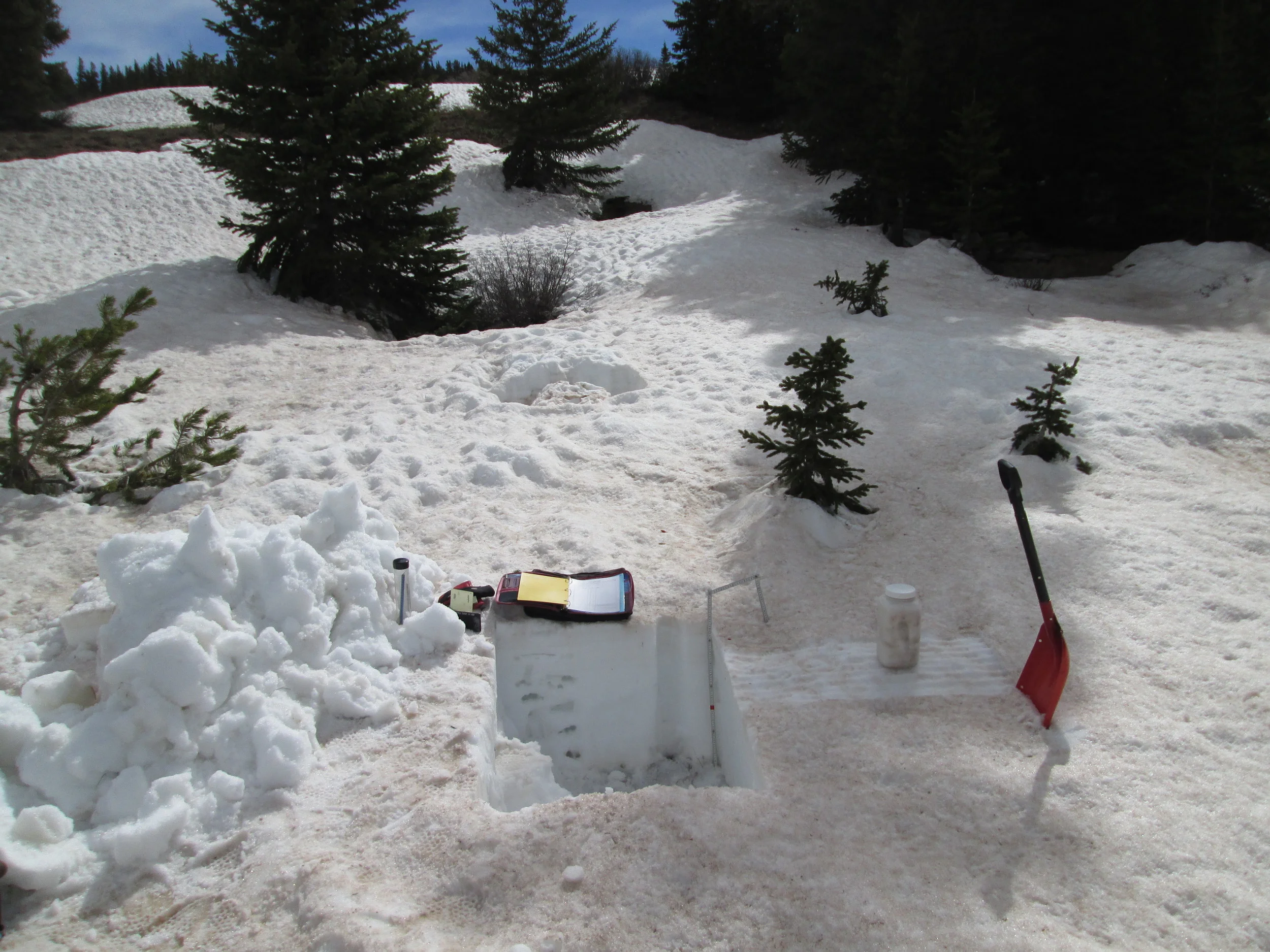 Some 27” of snowpack remained at the CODOS Hoosier Pass snow profile site; the re-filled hole from our previous, April 24 snow pit is seen just a few yards to the east. An ‘all layers merged’ dust sample was collected by scraping the surface. As was typical at all sites, dirty melt water infiltrating from the surface had stained snow underneath the sampled snow, and most of the winter’s wind-blown vegetation debris had also accumulated at the snow surface. Still, the vast majority of dust material was captured and will enable analysis of the merged dust properties.