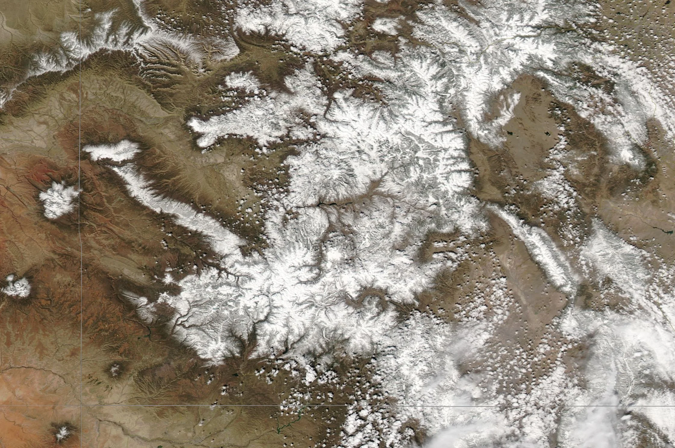 Snow cover in Colorado on March 29, 2017. Following a dry/hot mid-March, lower elevations and valleys experienced a fair bit of snow ablation. 