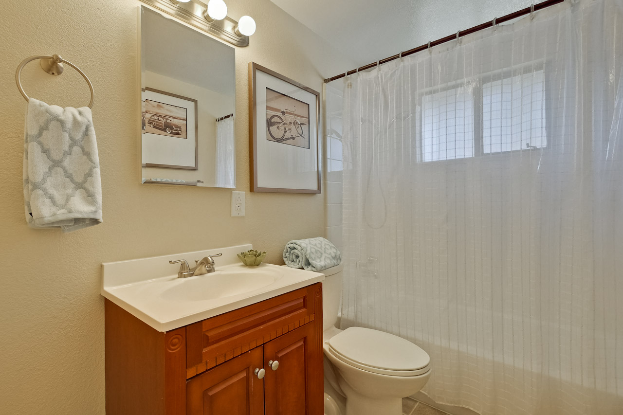 Bathroom 1_mls.jpg