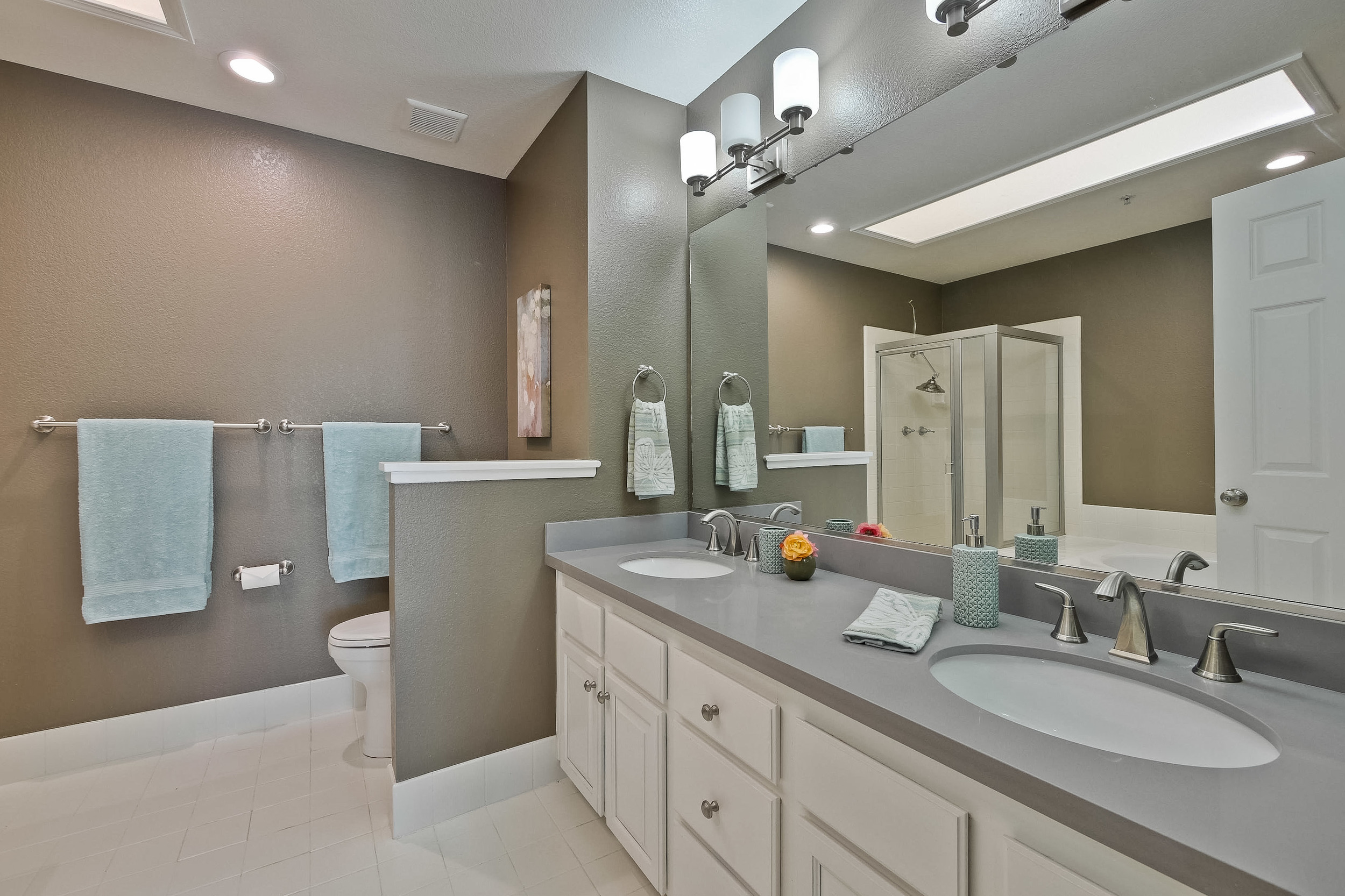 Master Bathroom 1.jpg