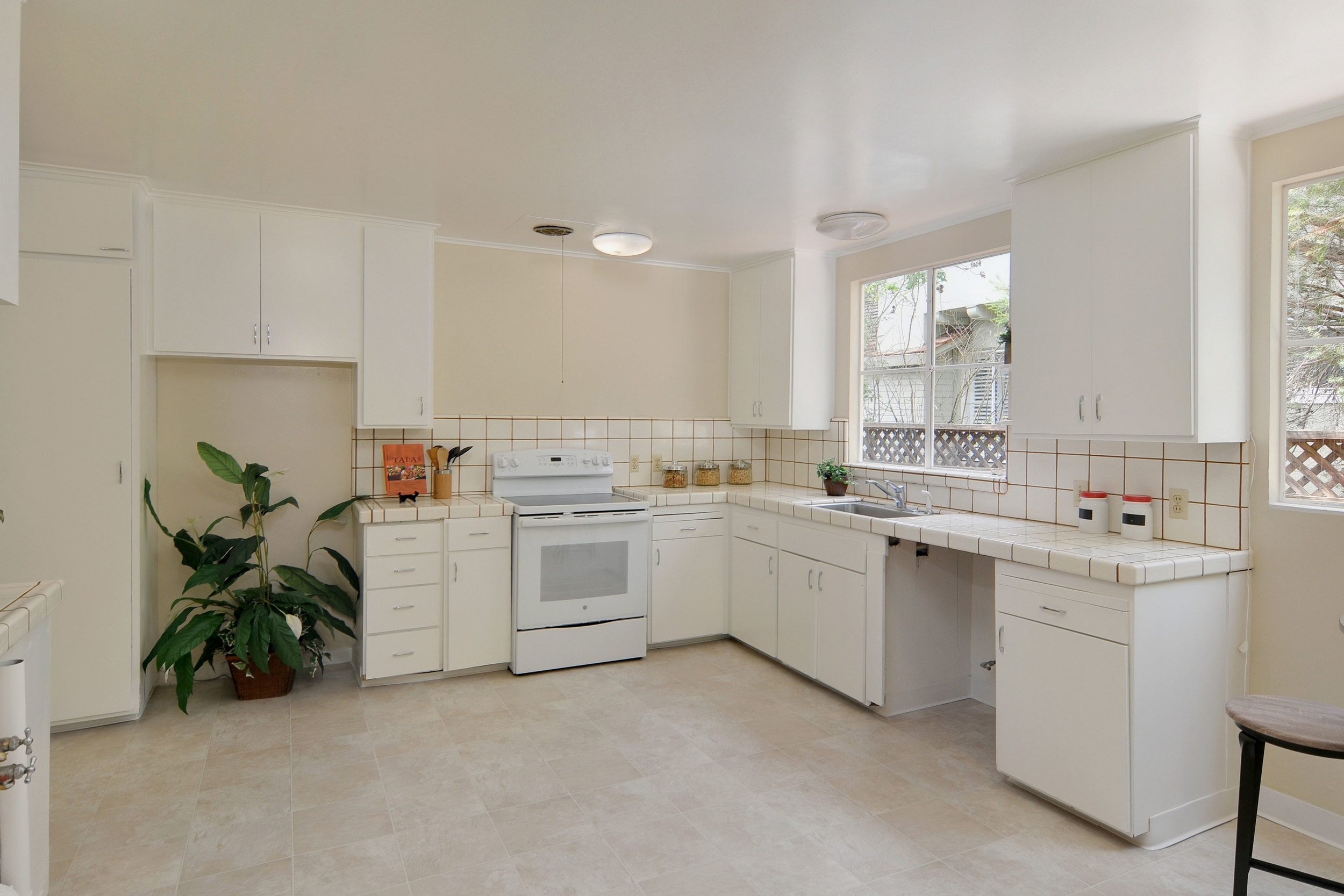 Kitchen-(compressed).jpg