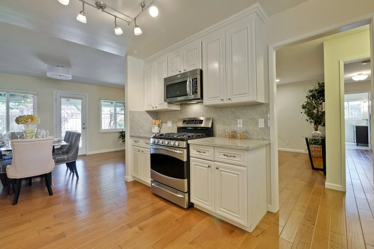Kitchen 4_mls.jpg